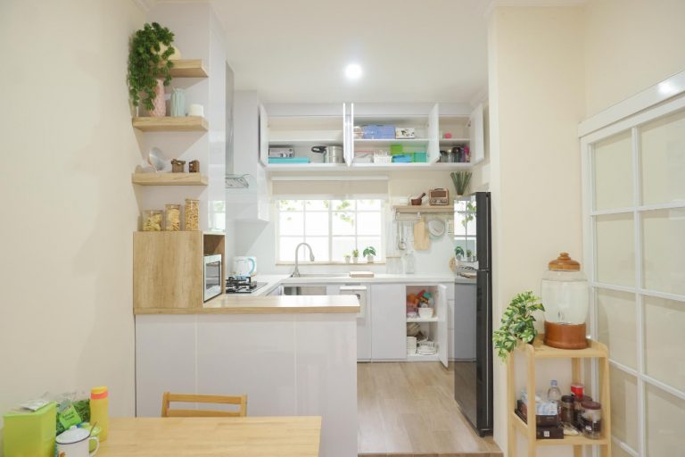 How to Build a Kitchen Peninsula Easy Steps for an Attractive Space