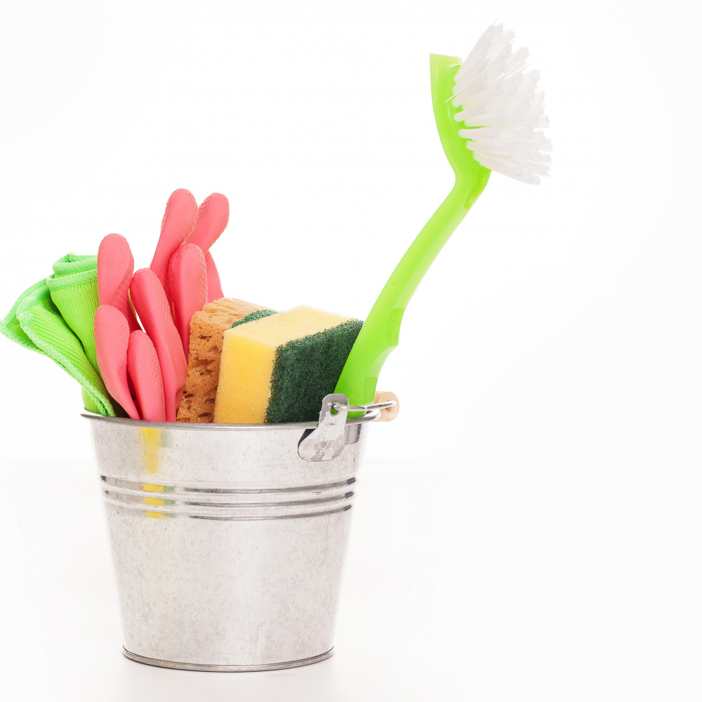 Tin Can Pail Bucket with Cleaning Supplies