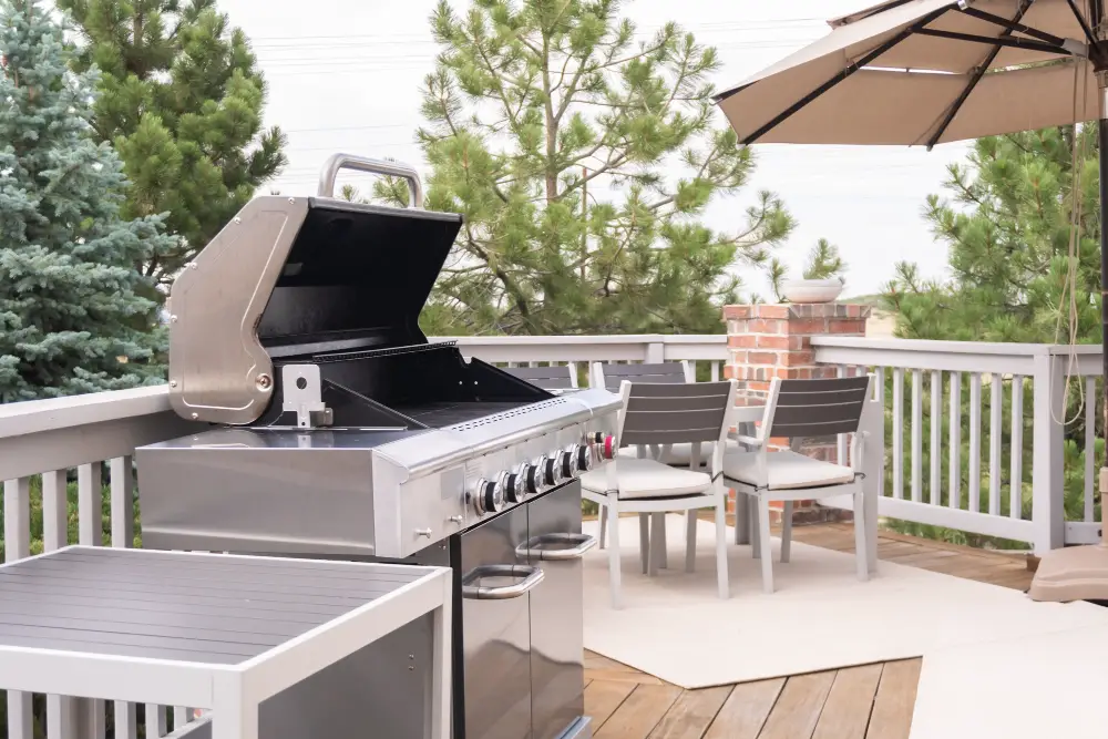 high-quality grill deck outdoor kitchen with multiple burner